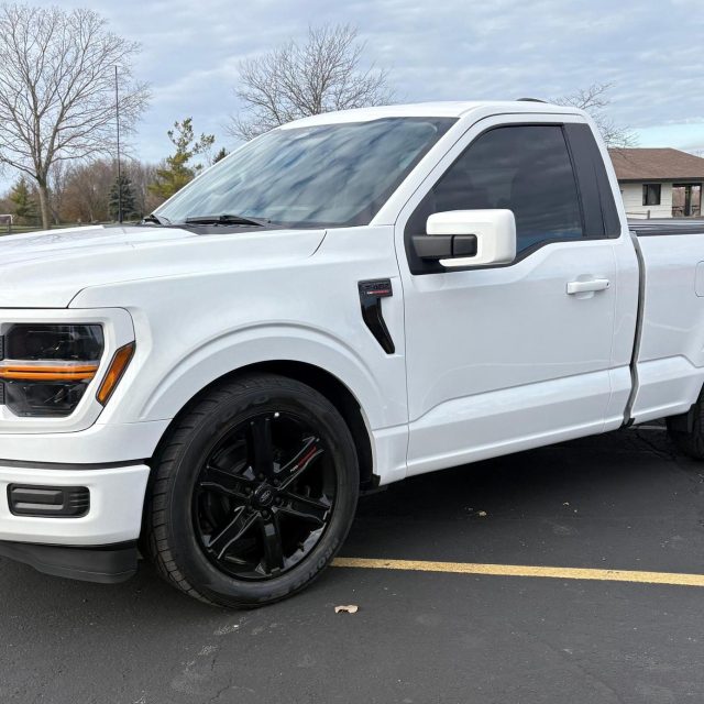 2025 Ford F-150 XL 4x4 exterior view 1