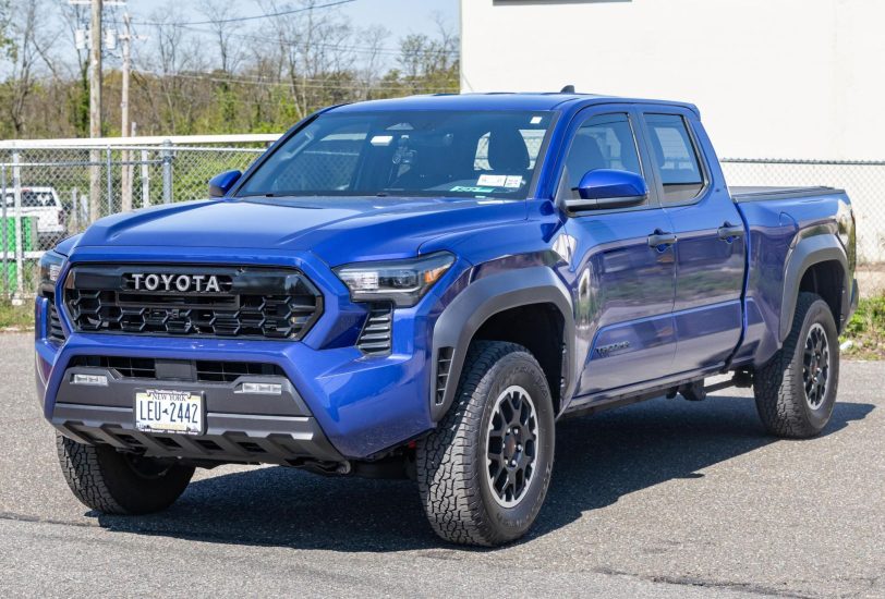2025 Toyota Tacoma TRD Off-Road Double Cab 4x4 exterior view 1